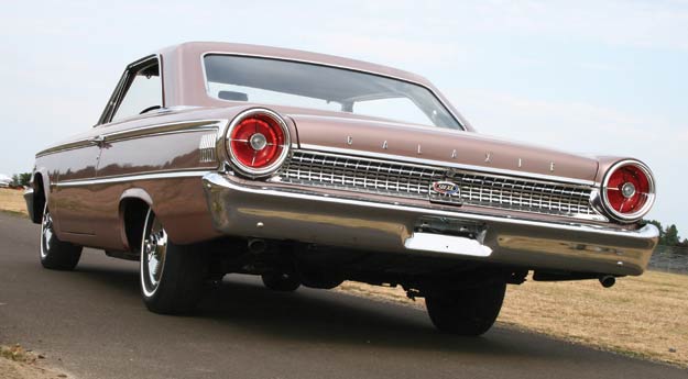 1963-Galaxie-500-XL-rear